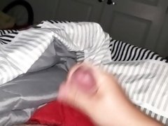 jerking off and cumming while talking to boyfriend on discord!!